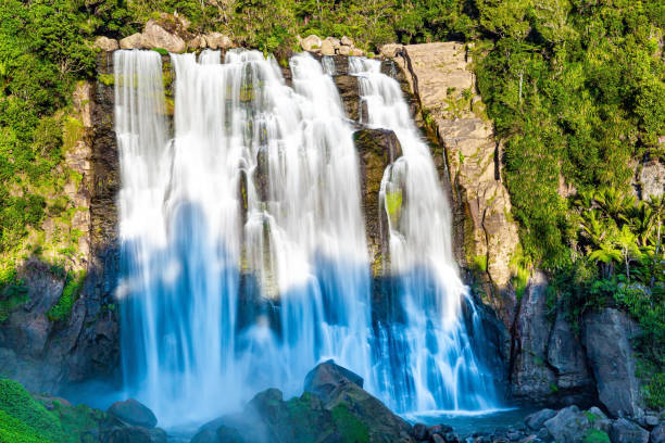 a ampla cachoeira da marocopa - rumbling - fotografias e filmes do acervo