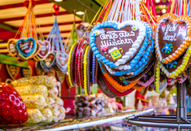 typical bavarian ginger bread hearts at the oktoberfest - oktoberfest imagens e fotografias de stock