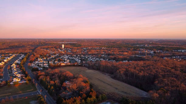 istock Winter Sunset Falls on A New Jersey Town 1395780951