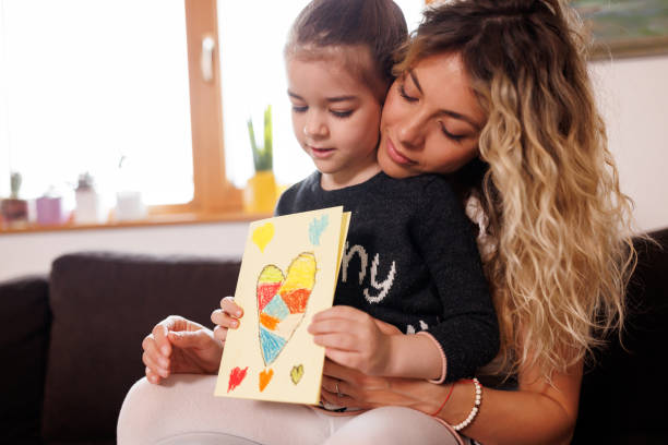 istock This is for you Mommy 1395840998