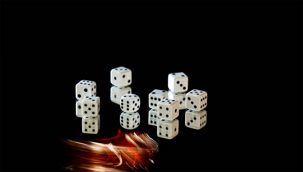 кости на черном фоне. пространство для копирования - dice rolling throwing businessman стоковые фото и изображения