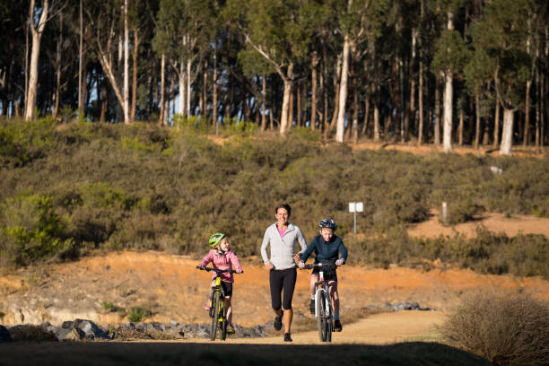 istock Mother running with her children 1395907255