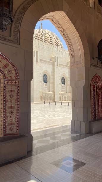 grande moschea oman - moschea sultan qaboos foto e immagini stock