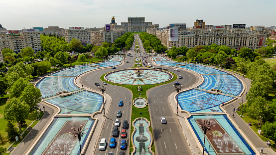 Vista aérea de la Plaza Unirii, Bucarest Rumania en un día soleado. photo