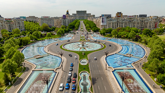 Vista aérea de la Plaza Unirii, Bucarest Rumania en un día soleado. photo