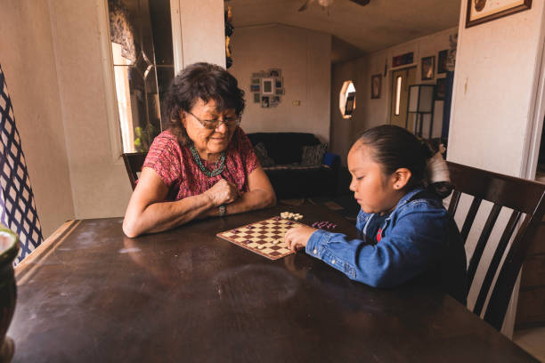 nonna che gioca con il nipote - navajo american culture indigenous culture women foto e immagini stock