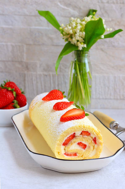 istock cream and strawberry roll 1395939187
