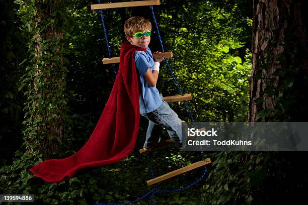 若いスーパーヒーロー - ケープのストックフォトや画像を多数ご用意 - ケープ, スーパーヒーロー, ヒーロー