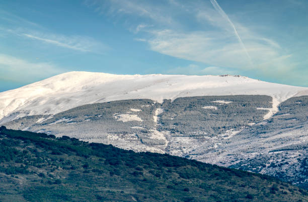 istock snow on the Sierra Nevada mountain 1395961540