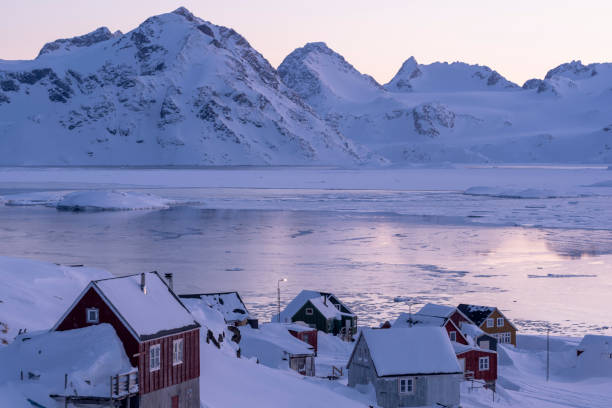 istock Dusk in Greenland 1395968742