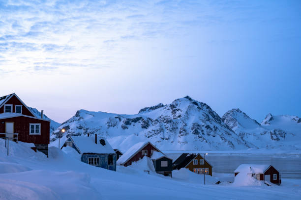 istock Dusk in Greenland 1395969365