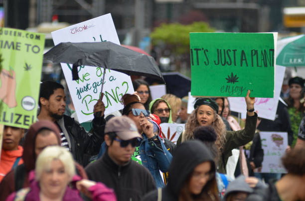 ขบวนพาเหรดกัญชา nyc - legalization ภาพสต็อก ภาพถ่ายและรูปภาพปลอดค่าลิขสิทธิ์