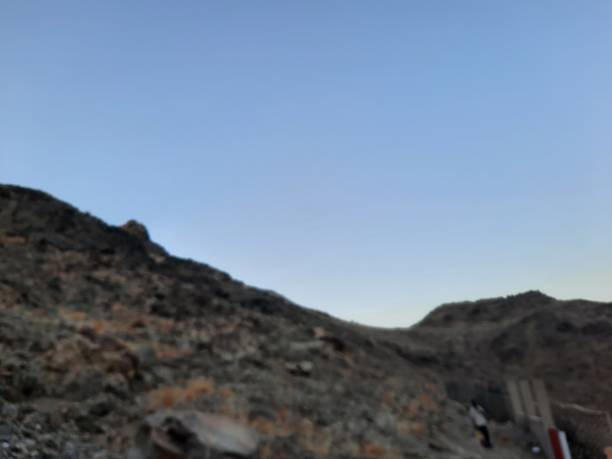 メッカのジャバルアルヌール山の美しい景色。 - ヒラーの洞窟 ストックフォトと画像