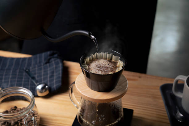 drip coffee - pouring coffee liquid coffee bean imagens e fotografias de stock