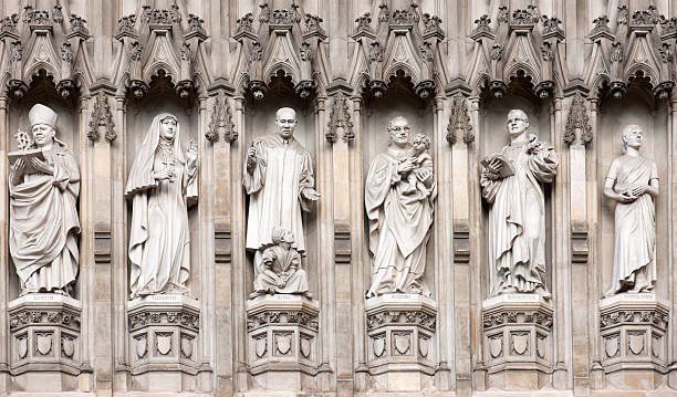 Westminster Abbey Statues Westminster Abbey detail view with the statue of Martin Luther King, Jr. elizabeth i of england photos stock pictures, royalty-free photos & images