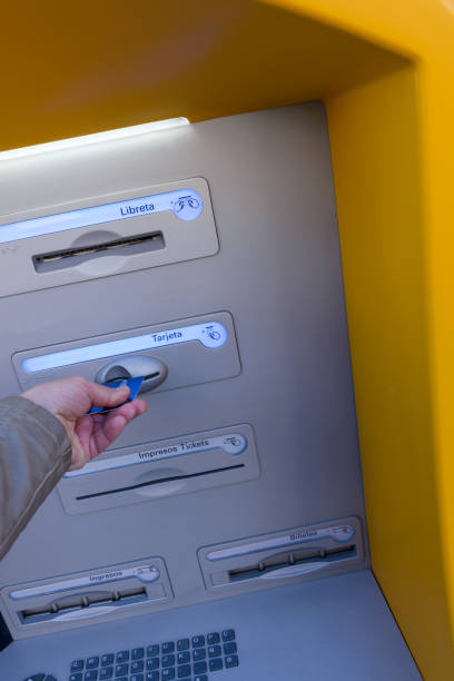 istock Hand of a man with a credit card, using an ATM. 1396040617
