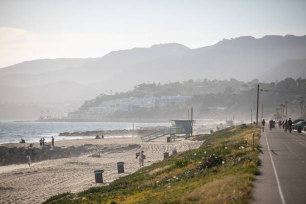 will rogers state beach - lifeguard santa monica beach city of los angeles beach zdjęcia i obrazy z banku zdjęć