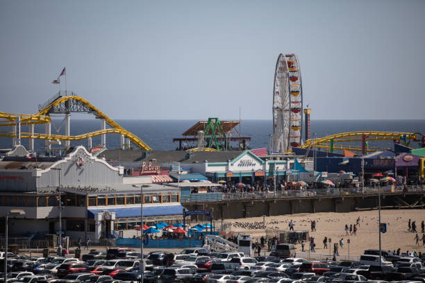 muelle de santa monica - santa monica pier city of los angeles los angeles county aerial view fotografías e imágenes de stock