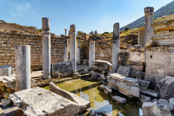 トルコのエフェソス(efes)のトイレの風光明媚な遺跡 - toilet public restroom ephesus history ストックフォトと画像