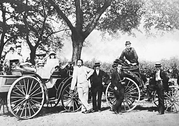 экскурсия семьи карл бенц на автомобиле "виктория" 1894 - исторический период stock illustrations