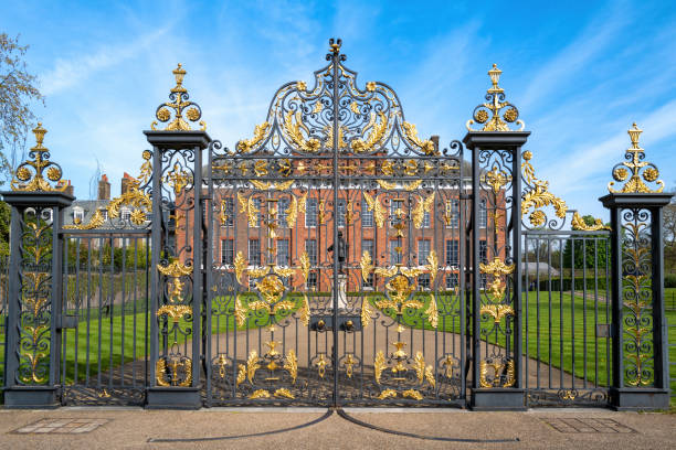 Kensington Palace, Hyde Park. The official London residence of the Duke and Duchess of Cambridge, William and Kate, and owned by the Queen. London, UK - 17 April 2022: Kensington Palace, Hyde Park. The official London residence of the Duke and Duchess of Cambridge, William and Kate, and owned by the Queen. Bright spring day. princess of wales stock pictures, royalty-free photos & images