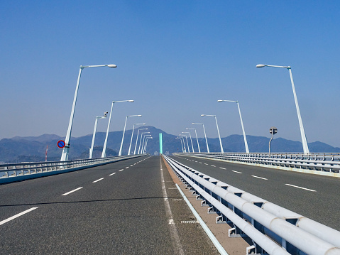 On a sunny day in April 2022, I photographed the new Kitakyushu Airport connecting bridge over Suo Nada, which connects the airport island where Kitakyushu Airport is located to the mainland of Kyushu.