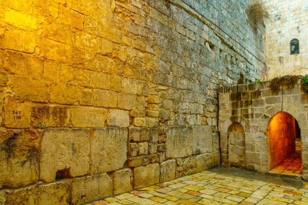 mała ściana płaczu na starym mieście w jerozolimie - jerusalem middle east architecture jerusalem old city zdjęcia i obrazy z banku zdjęć