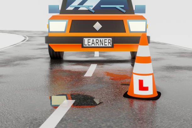 learner drivers l plates, aprendiendo a conducir en el reino unido - l plate fotografías e imágenes de stock