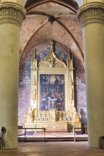 istock Italian Church Interior 1396122212