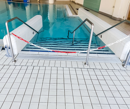 Barrier in a swimming pool