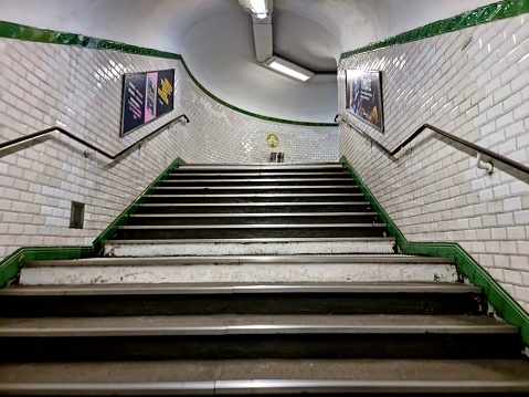 Paris Métro with a long connection tunnel. The image shows a tunnel connecting two different Metro Lines.