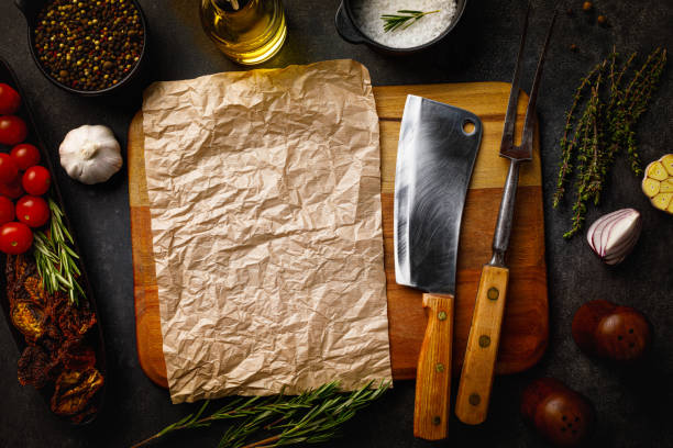 ミートステーキ料理のスパイスと材料 トップビュー - kitchen knife raw food food and drink fork ストックフォトと画像