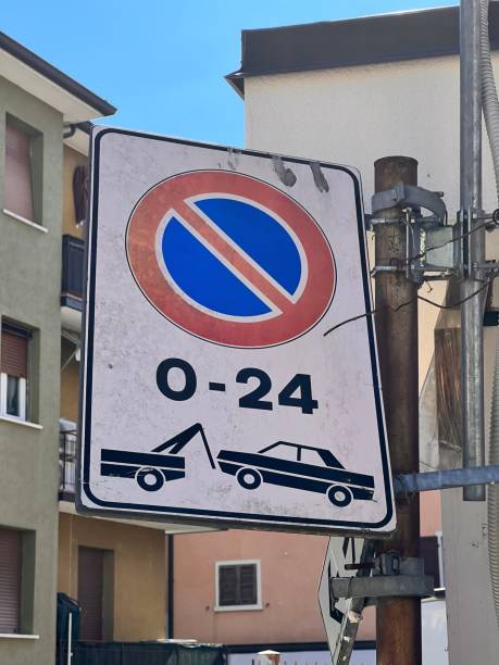 バルドリーノ湖ガルダヴェネト州イタリア - 道路標識 - street name sign ストックフォトと画像