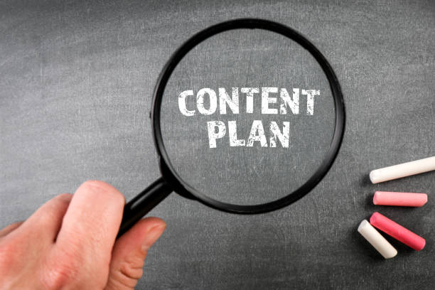 istock Content Plan. Magnifying glass on a dark chalkboard background 1396216234