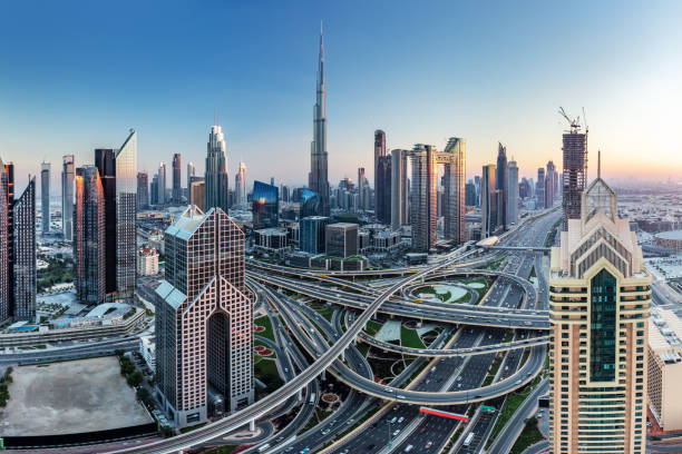 burj khalifa in dubai downtown skyscrapers highrise architecture at sunset - oriente médio imagens e fotografias de stock