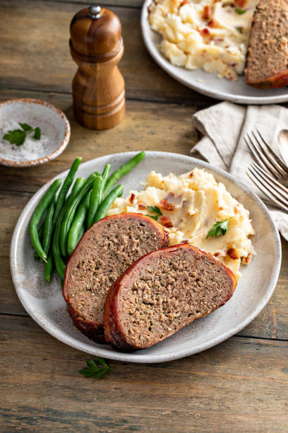 istock Meatloaf with mashed potatoes and green beans 1396260584