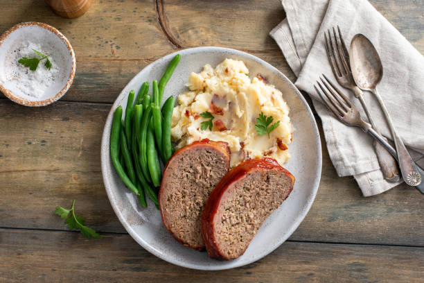istock Meatloaf with mashed potatoes and green beans 1396260588
