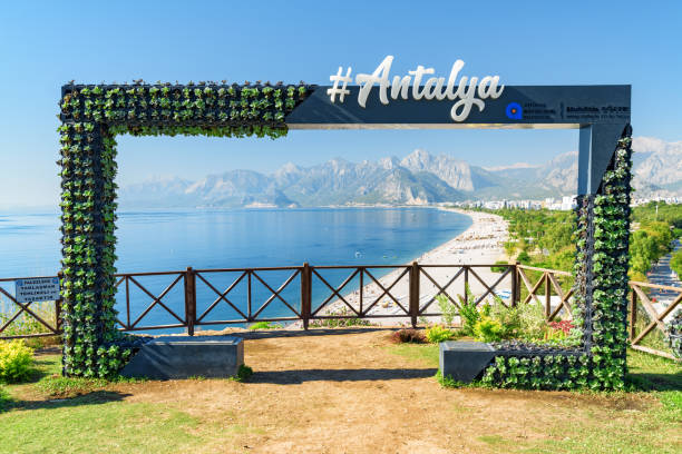 awesome view of konyaalti beach through scenic frame in antalya - província de antália imagens e fotografias de stock