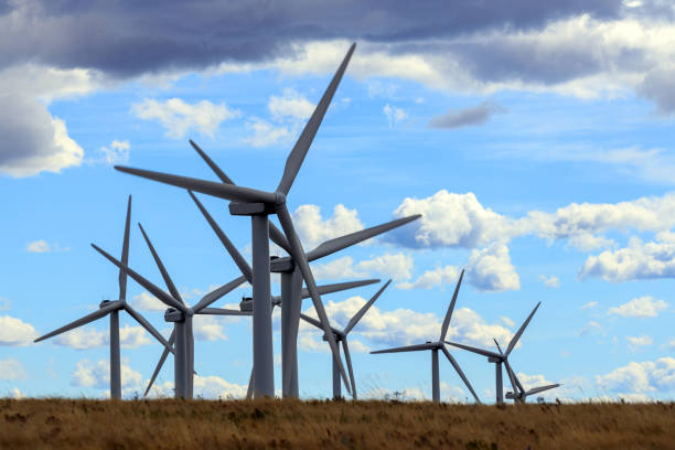 A wind turbine is a device that converts the kinetic energy of wind into electrical energy in installations known as wind farms.