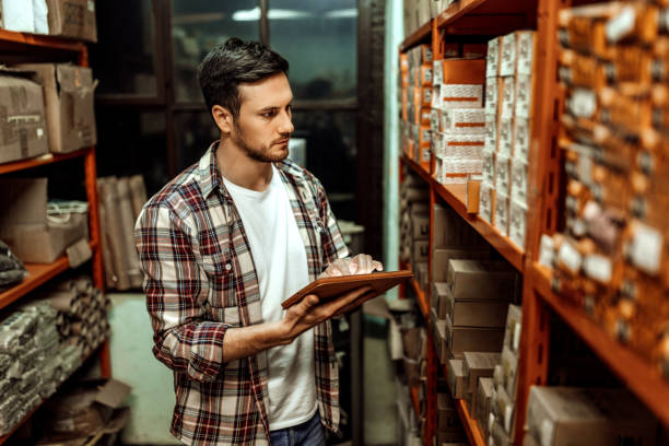 vérifier si tout est en ordre - salle de stockage photos et images de collection