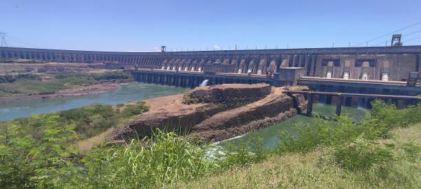 istock Views of Itaipu 1396298591