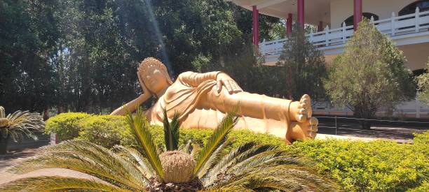 istock Statue of a woman 1396298694