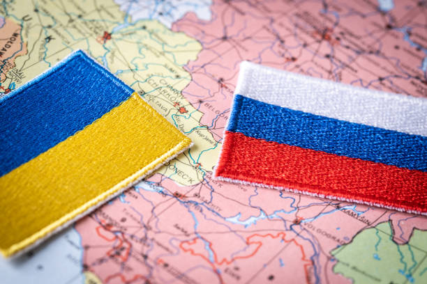 Flags of Russia and Ukraine against the background of the map and the border of both countries, Conflict between countries concept Flags of Russia and Ukraine against the background of the map and the border of both countries, Conflict between countries concept eastern ukraine stock pictures, royalty-free photos & images