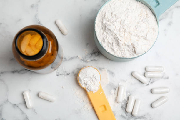 amino acid pills and powder on white marble table, flat lay - talco em pó imagens e fotografias de stock