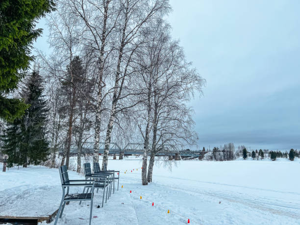 finland in winter - cabin snow finland lapland imagens e fotografias de stock