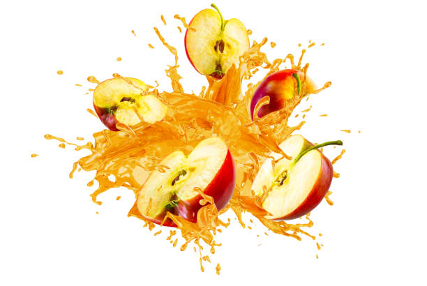 коллекция свежего красного яблока с брызгами сока на белом фоне. селективная фокусировка - wet apple стоковые фото и изображения