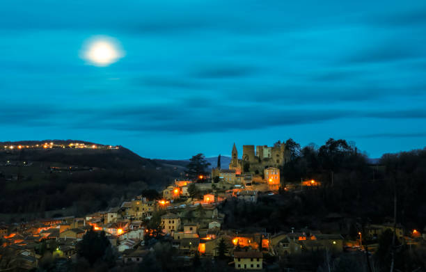istock Moonset behind the hill of Chatillon d'Azergues 1396387270
