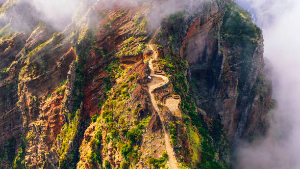 pr1 pico do arieiro - pico ruivo hike madeira portugal - madeira fotografías e imágenes de stock