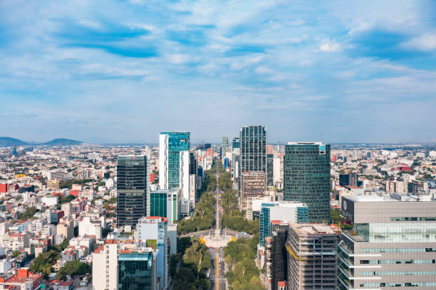 widok z lotu ptaka na aleję paseo de la reforma - paseo de la reforma zdjęcia i obrazy z banku zdjęć