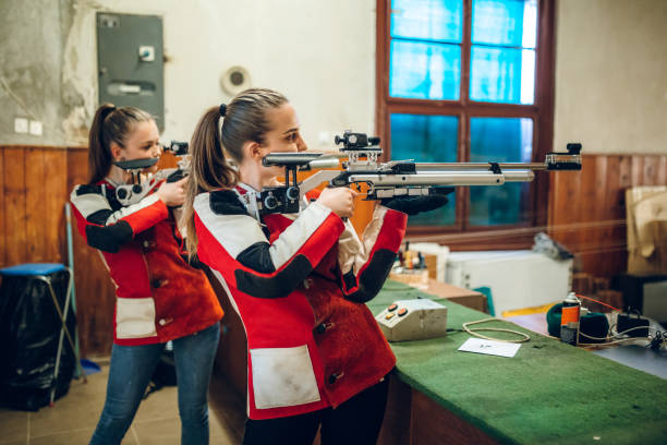 여성 스포츠 사수 훈련 - shooting women gun shotgun 뉴스 사진 이미지